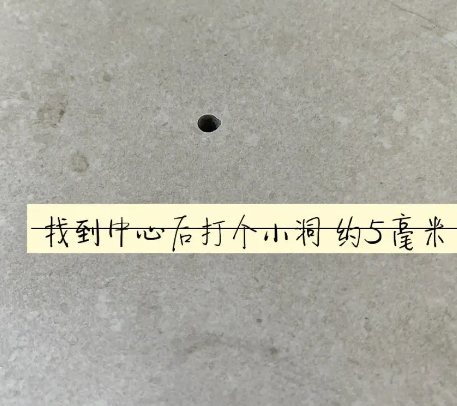前进瓷砖空鼓维修公司专业解答在瓷砖铺贴过程中，如果砂料搅拌不均匀，将会带来以下问题